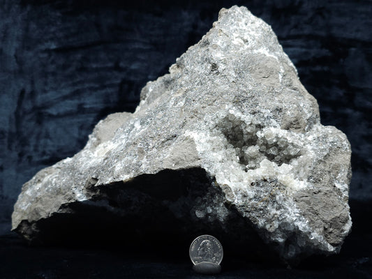 #33023 Super clear Nailhead Spar Calcite goede, Chalcopyrite ore and multiple small fossils in the matrix