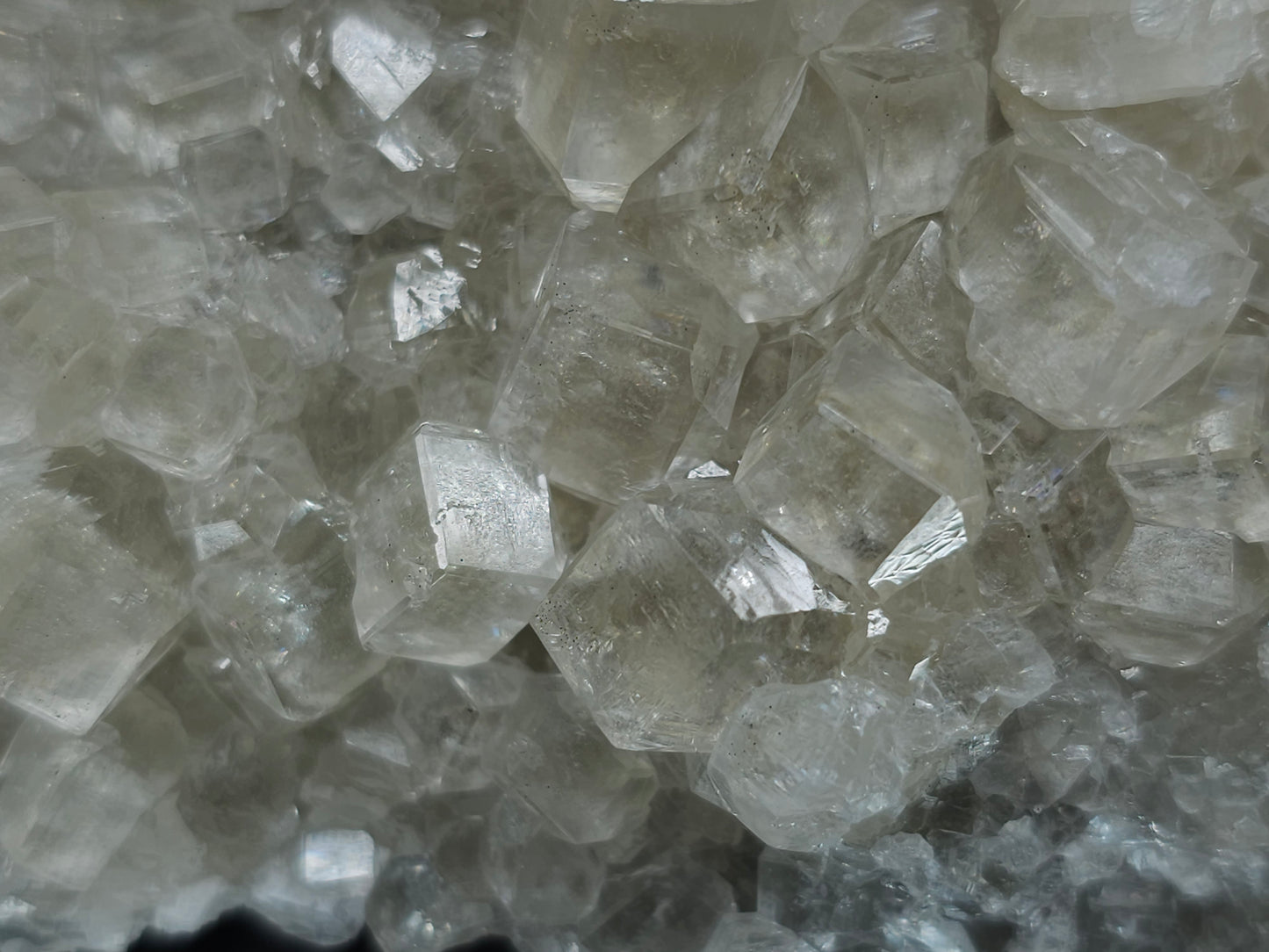 #33072 Super clear Nailhead Spar Calcite cluster, Chalcopyrite ore and multiple small fossils in the matrix