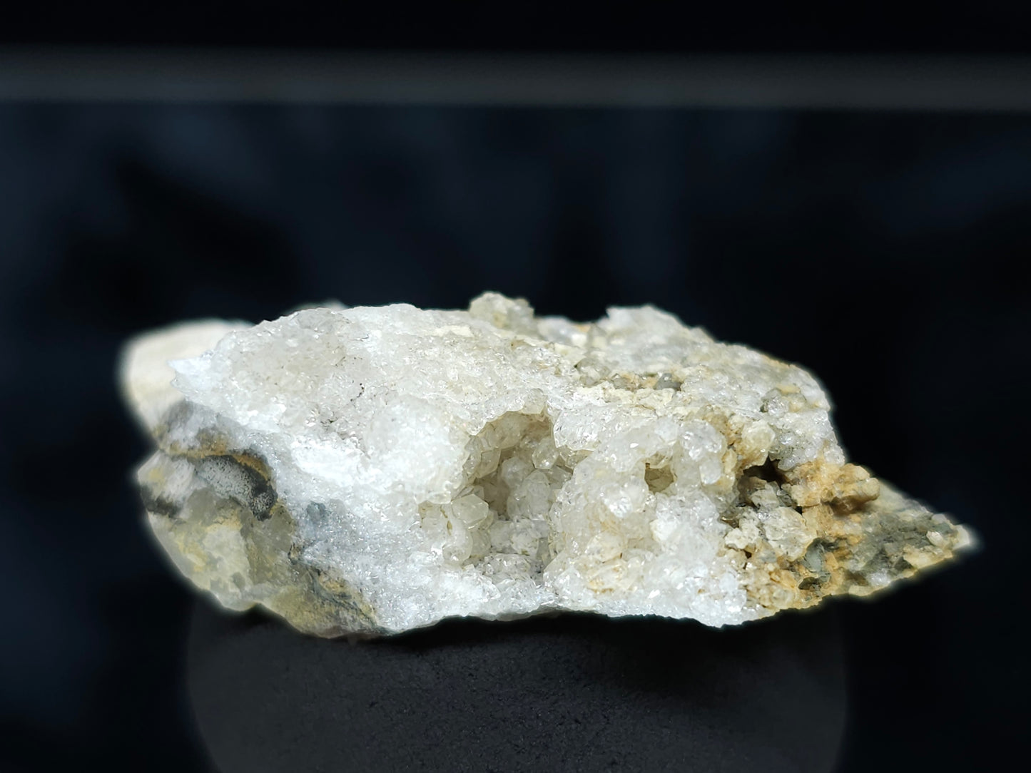 #88152 Spirit Gwindel Quartz on cream-white Calcite pseudomorph after Calcite on matrix