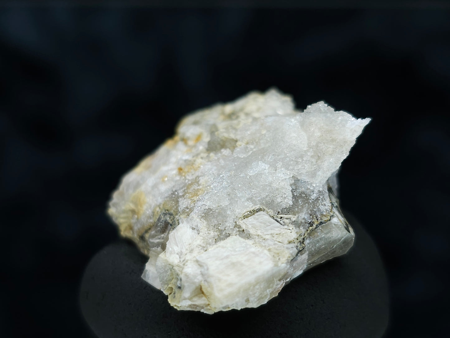 #88152 Spirit Gwindel Quartz on cream-white Calcite pseudomorph after Calcite on matrix