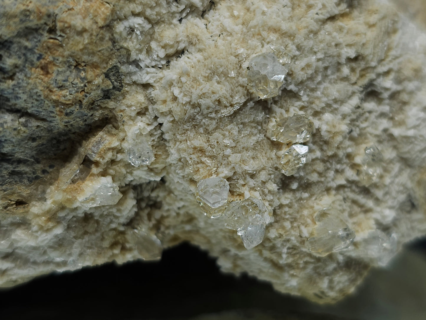 #88155 Small Herkimer Quartz on cream-white Calcite pseudomorph after Calcite on matrix