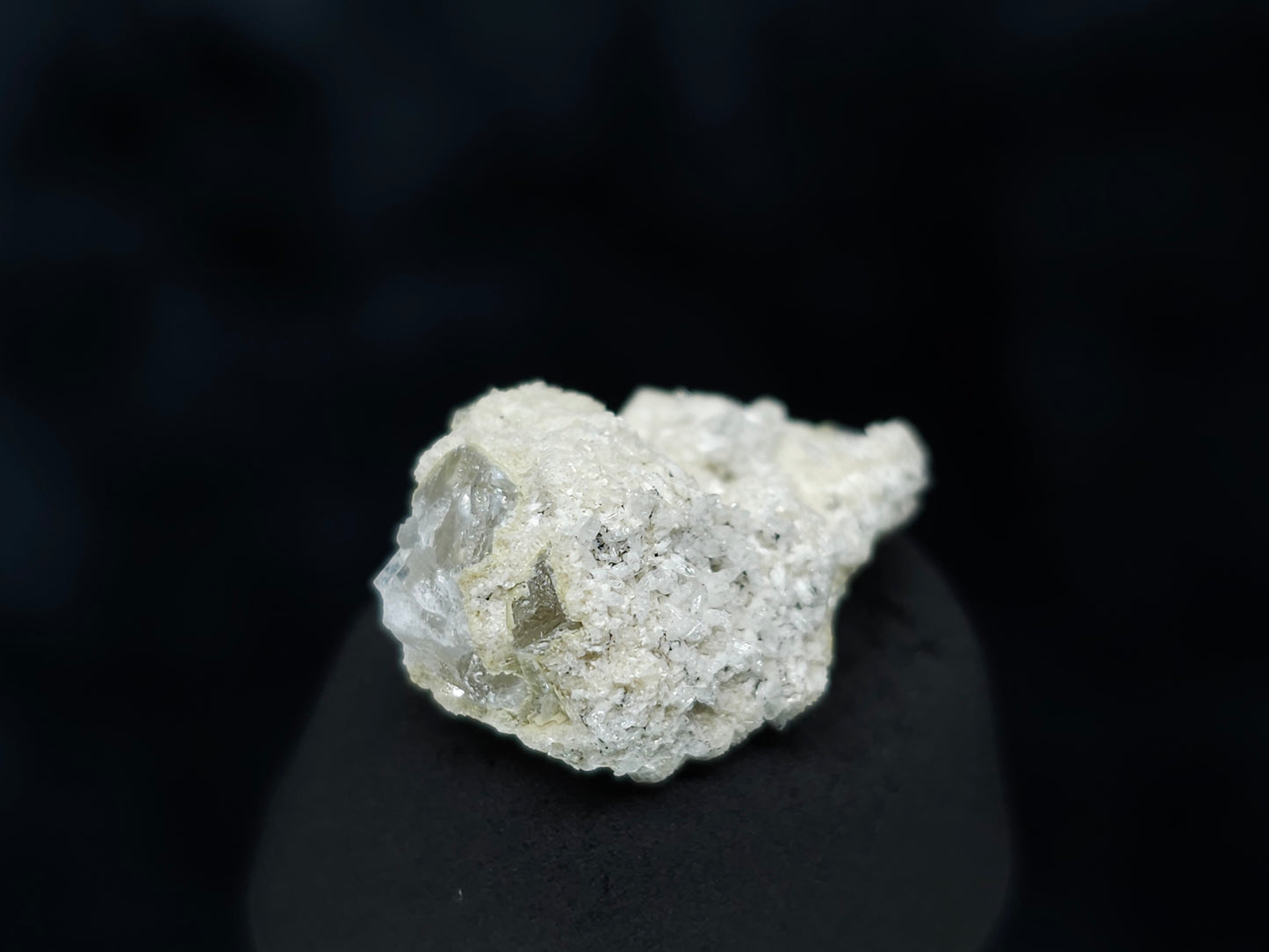 #88159 Small Dogtooth Spar Calcite on cream-white Calcite pseudomorph after Calcite