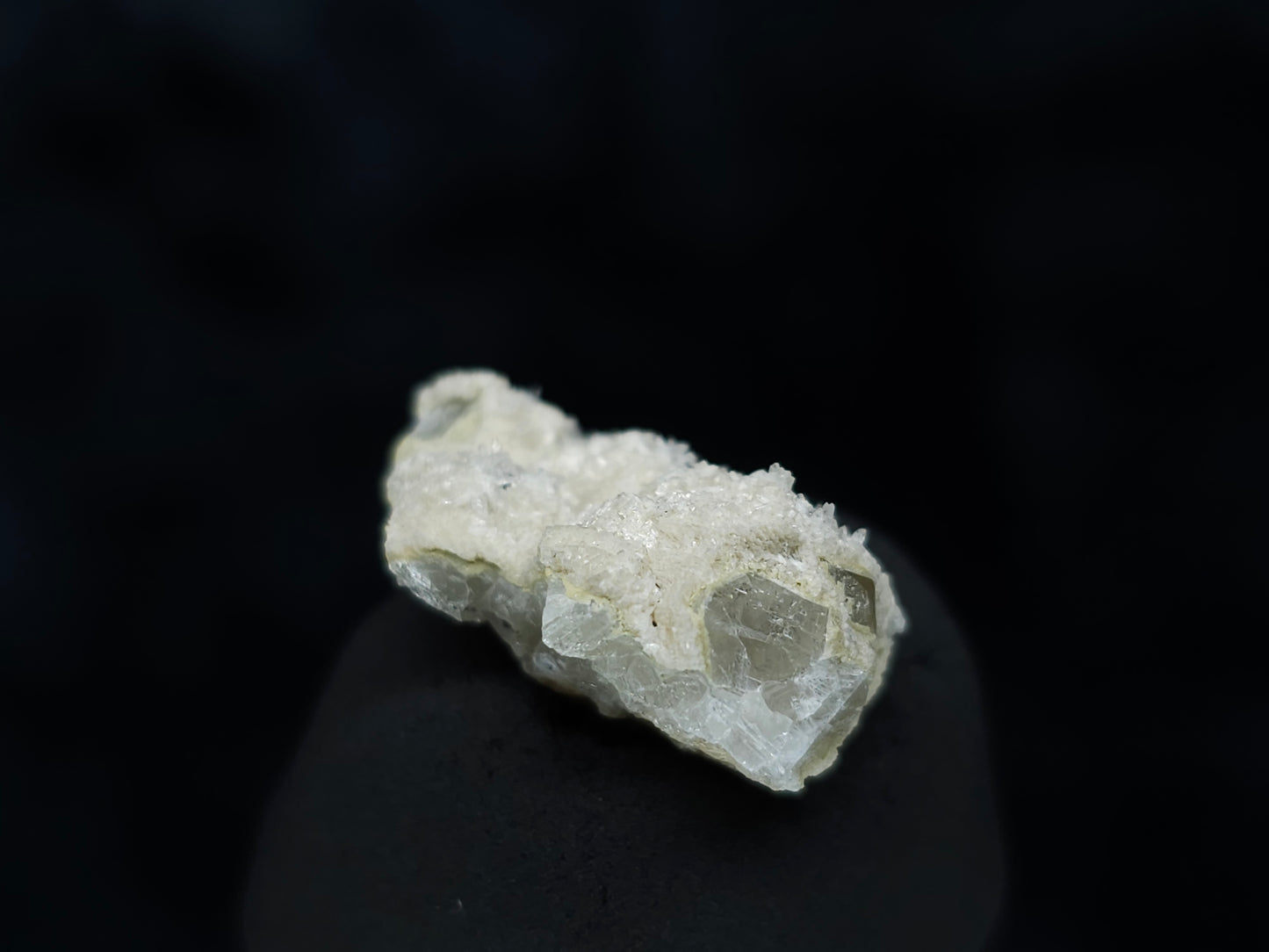 #88159 Small Dogtooth Spar Calcite on cream-white Calcite pseudomorph after Calcite