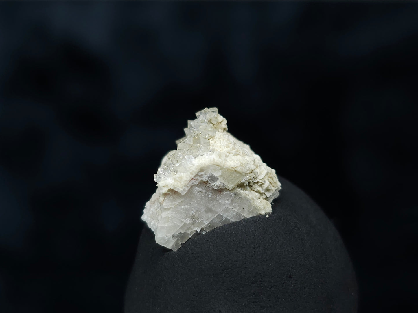 #88160 Spirit Gwindel Quartz Calcite on cream-white Calcite pseudomorph after Calcite