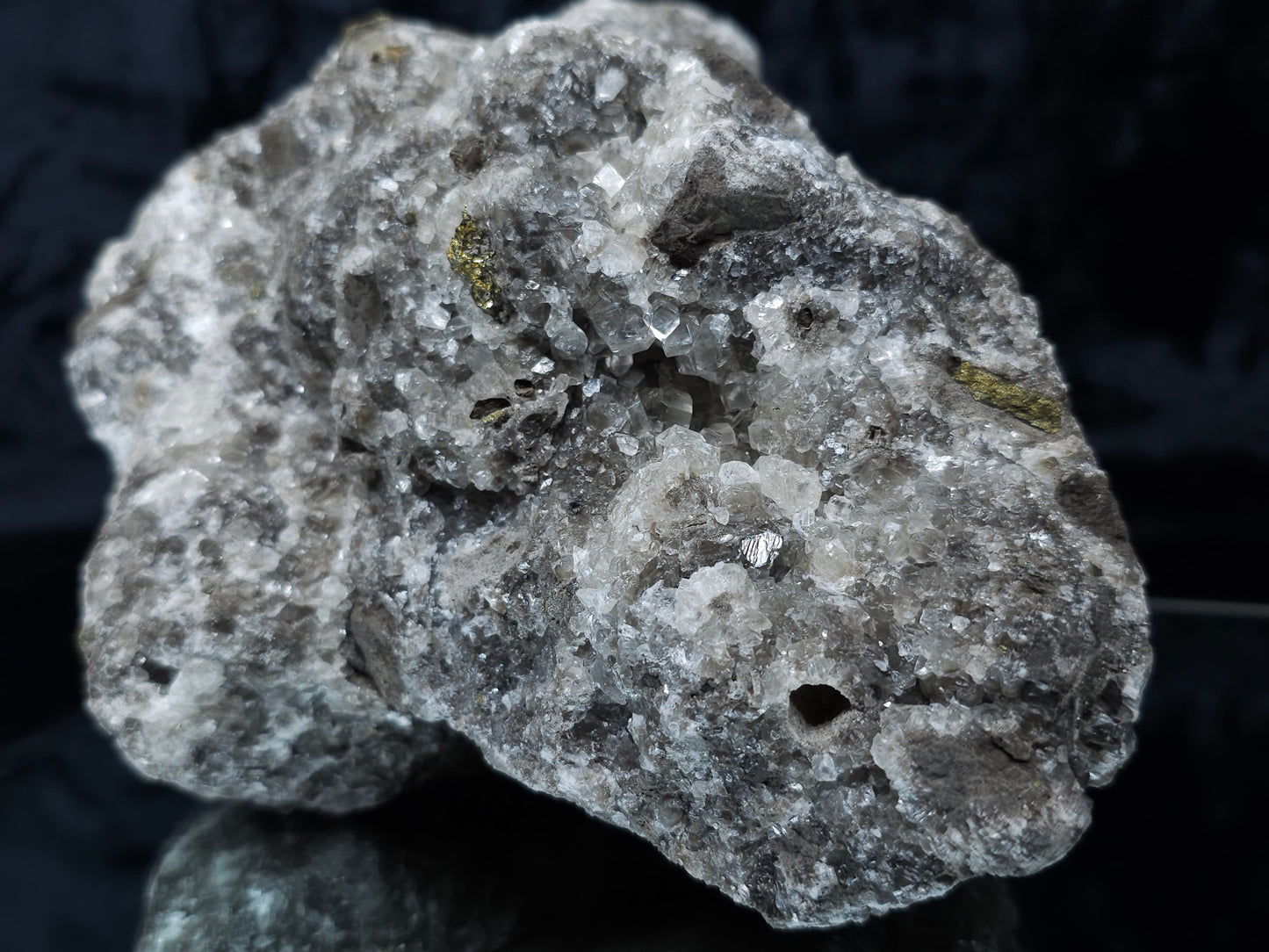 #33129 Super clear Nailhead Spar Calcite geode with Chalcopyrite ore and multiple small fossils in the matrix