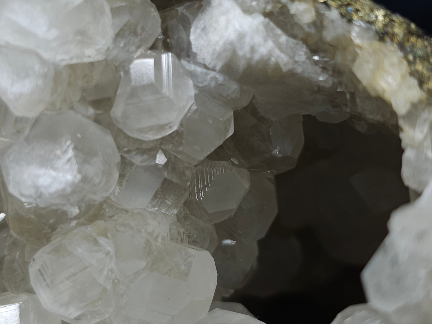 #33127 Super clear Nailhead Spar Calcite geode with Chalcopyrite ore and multiple small fossils in the matrix