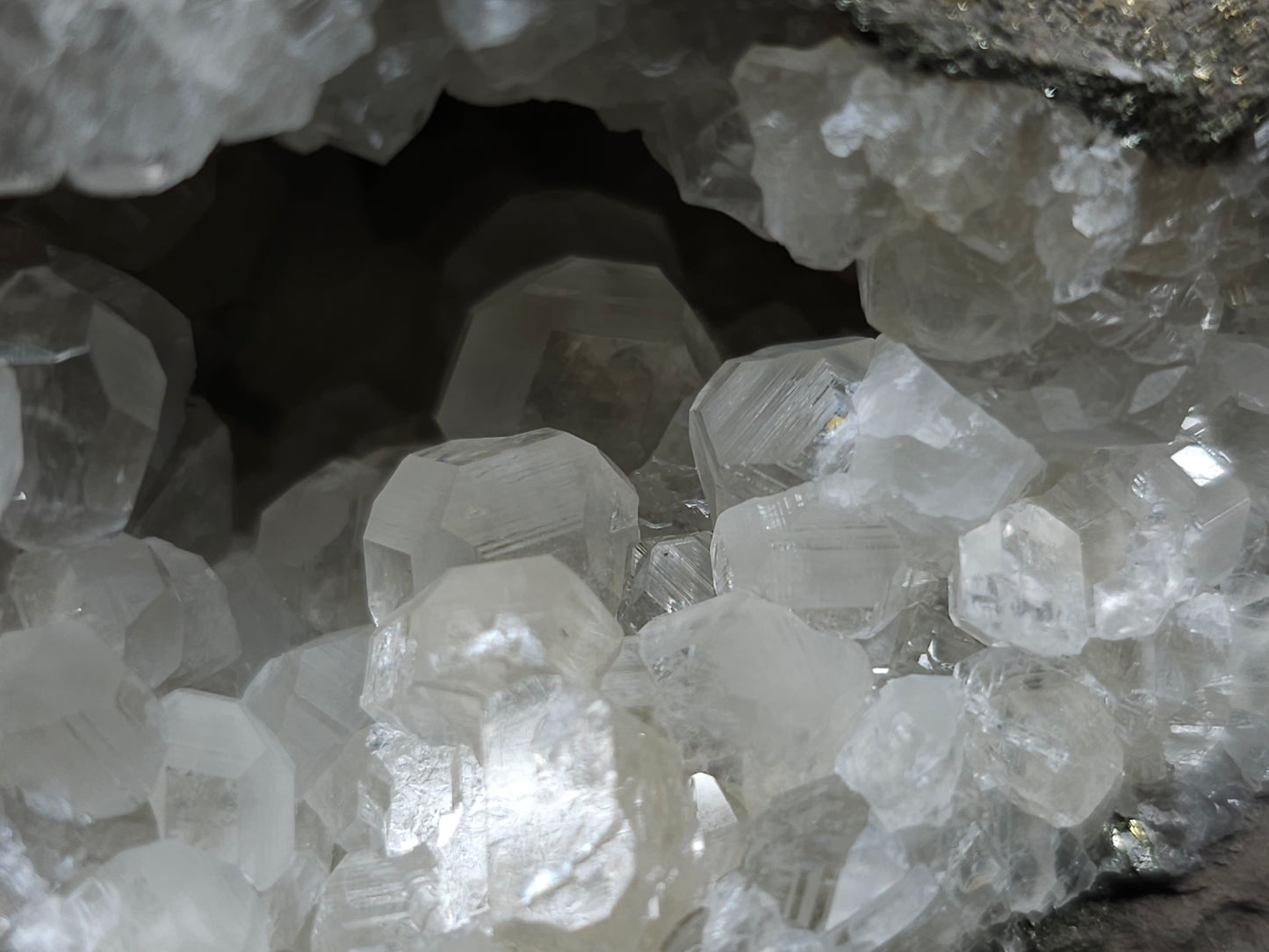 #33127 Super clear Nailhead Spar Calcite geode with Chalcopyrite ore and multiple small fossils in the matrix