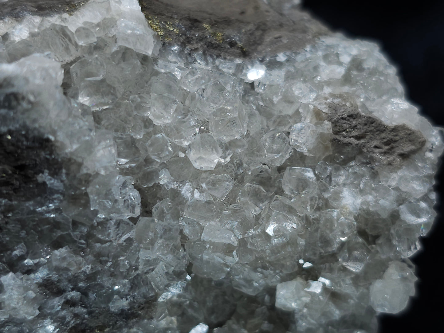 #33127 Super clear Nailhead Spar Calcite geode with Chalcopyrite ore and multiple small fossils in the matrix