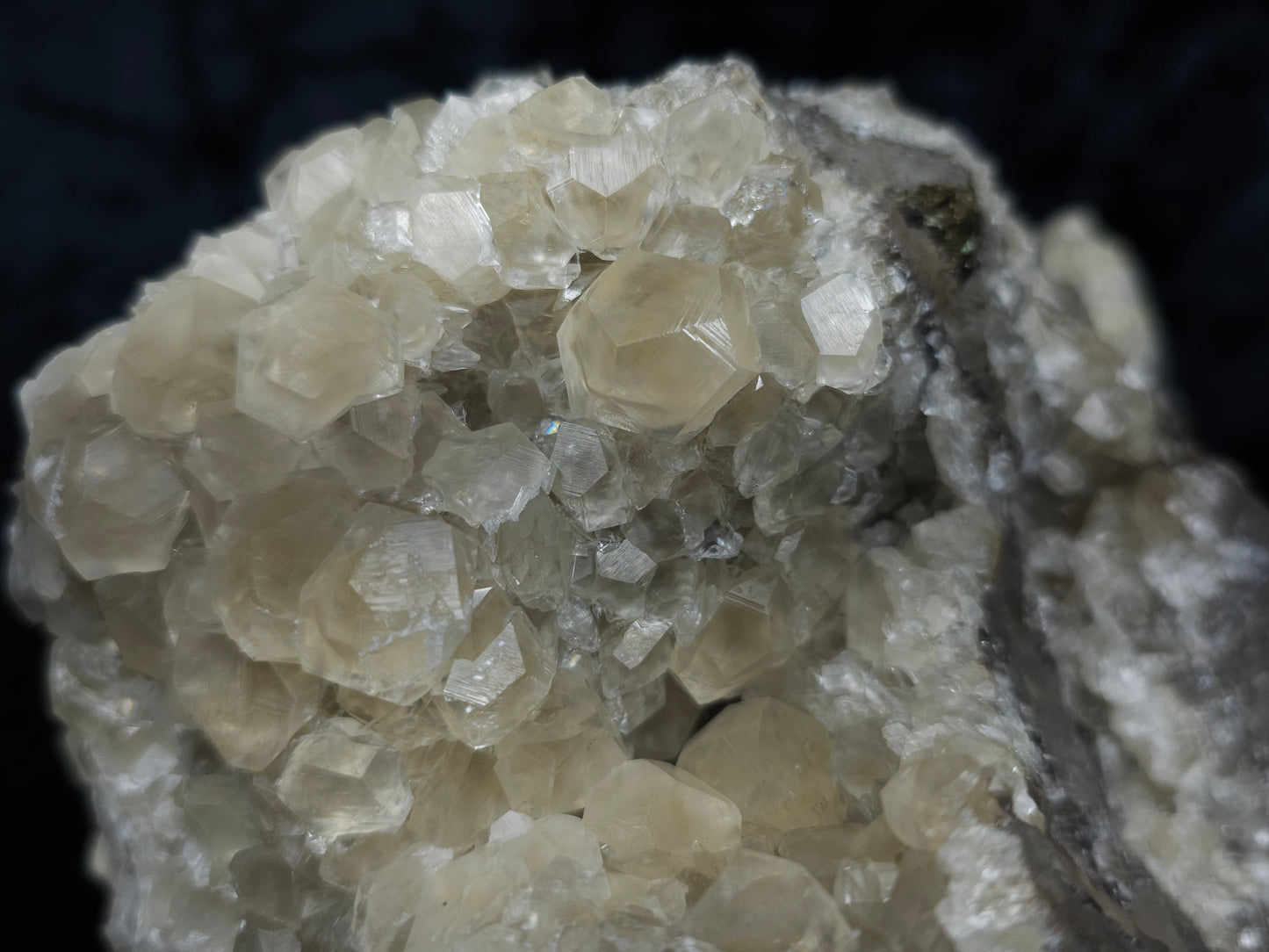 #33128 Super clear Nailhead Spar Calcite geode with Chalcopyrite ore and multiple small fossils in the matrix