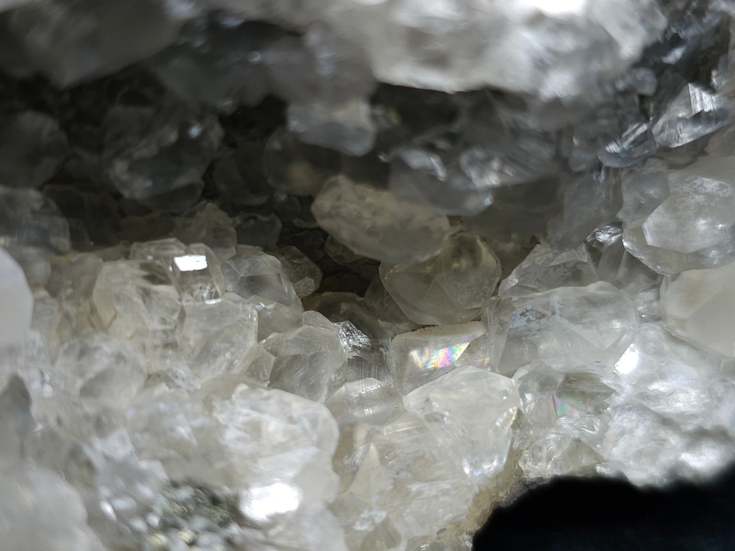 #33128 Super clear Nailhead Spar Calcite geode with Chalcopyrite ore and multiple small fossils in the matrix