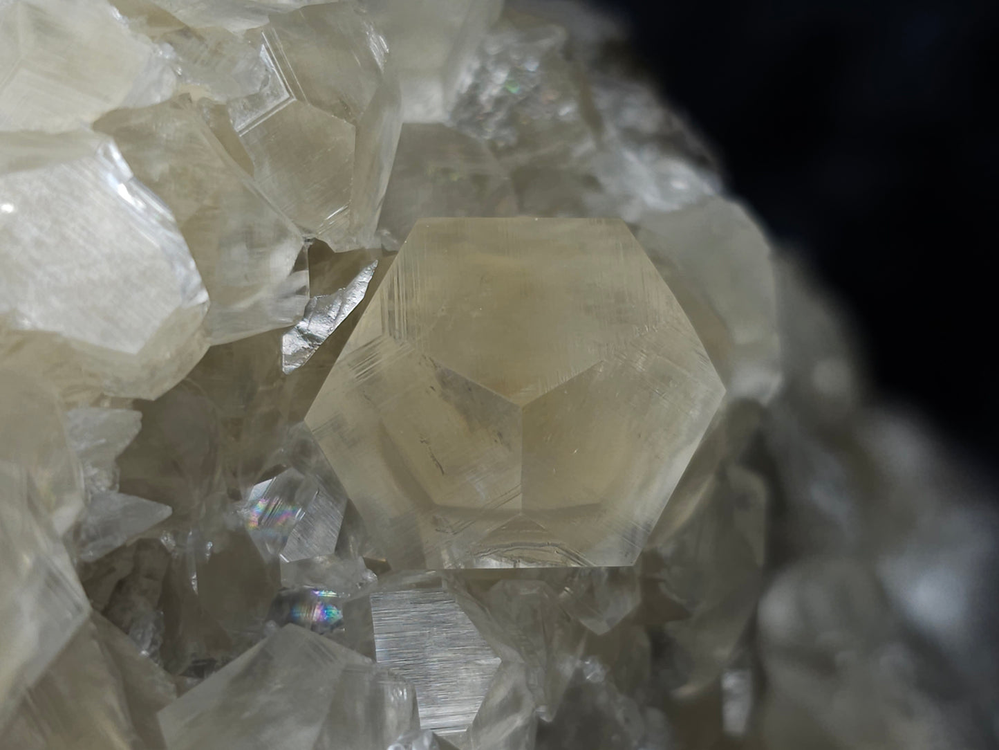 #33128 Super clear Nailhead Spar Calcite geode with Chalcopyrite ore and multiple small fossils in the matrix