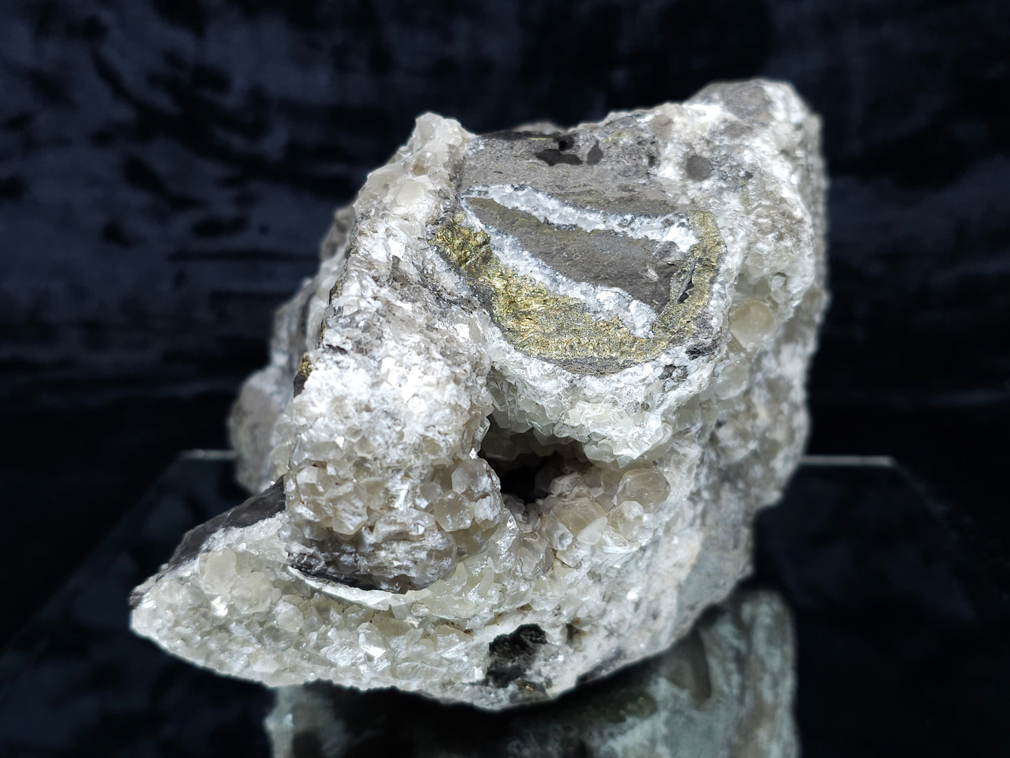#33130 Super clear Nailhead Spar Calcite geode with Chalcopyrite ore and multiple small fossils in the matrix