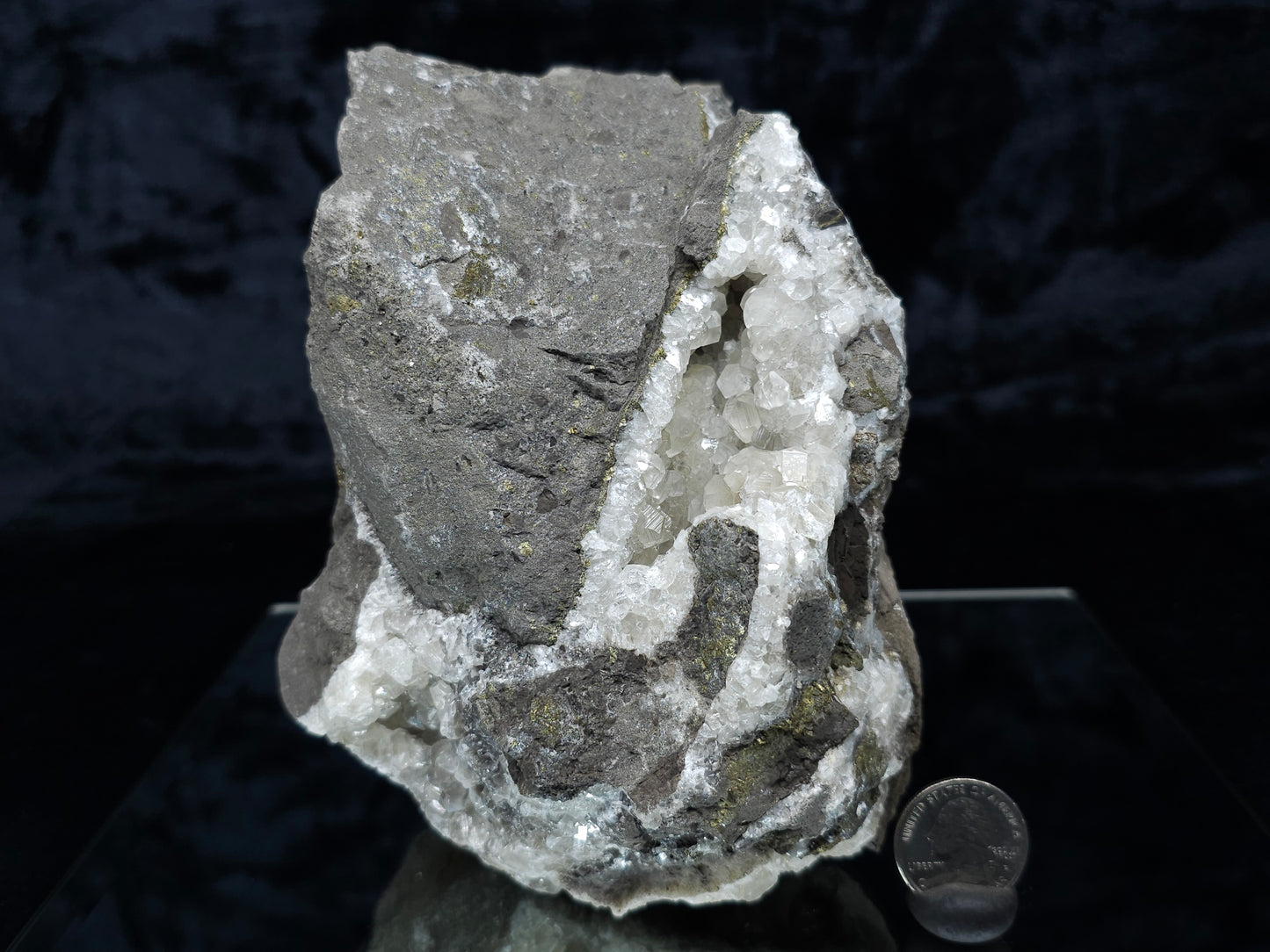 #33133 Super clear Nailhead Spar Calcite geode with Chalcopyrite ore and multiple small fossils in the matrix