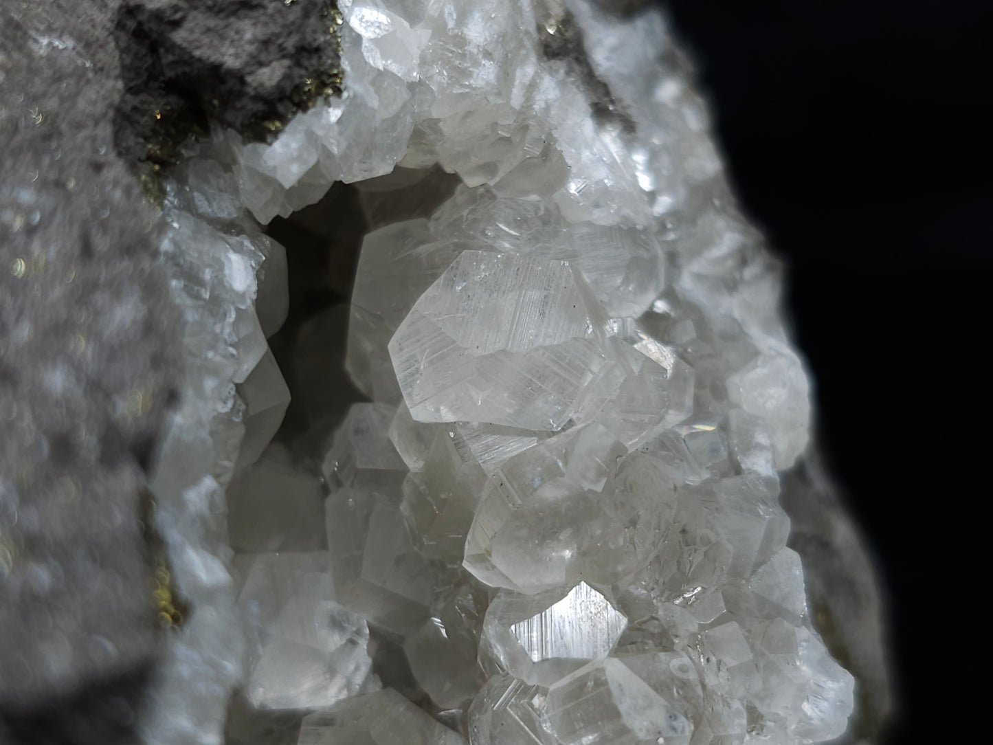 #33133 Super clear Nailhead Spar Calcite geode with Chalcopyrite ore and multiple small fossils in the matrix