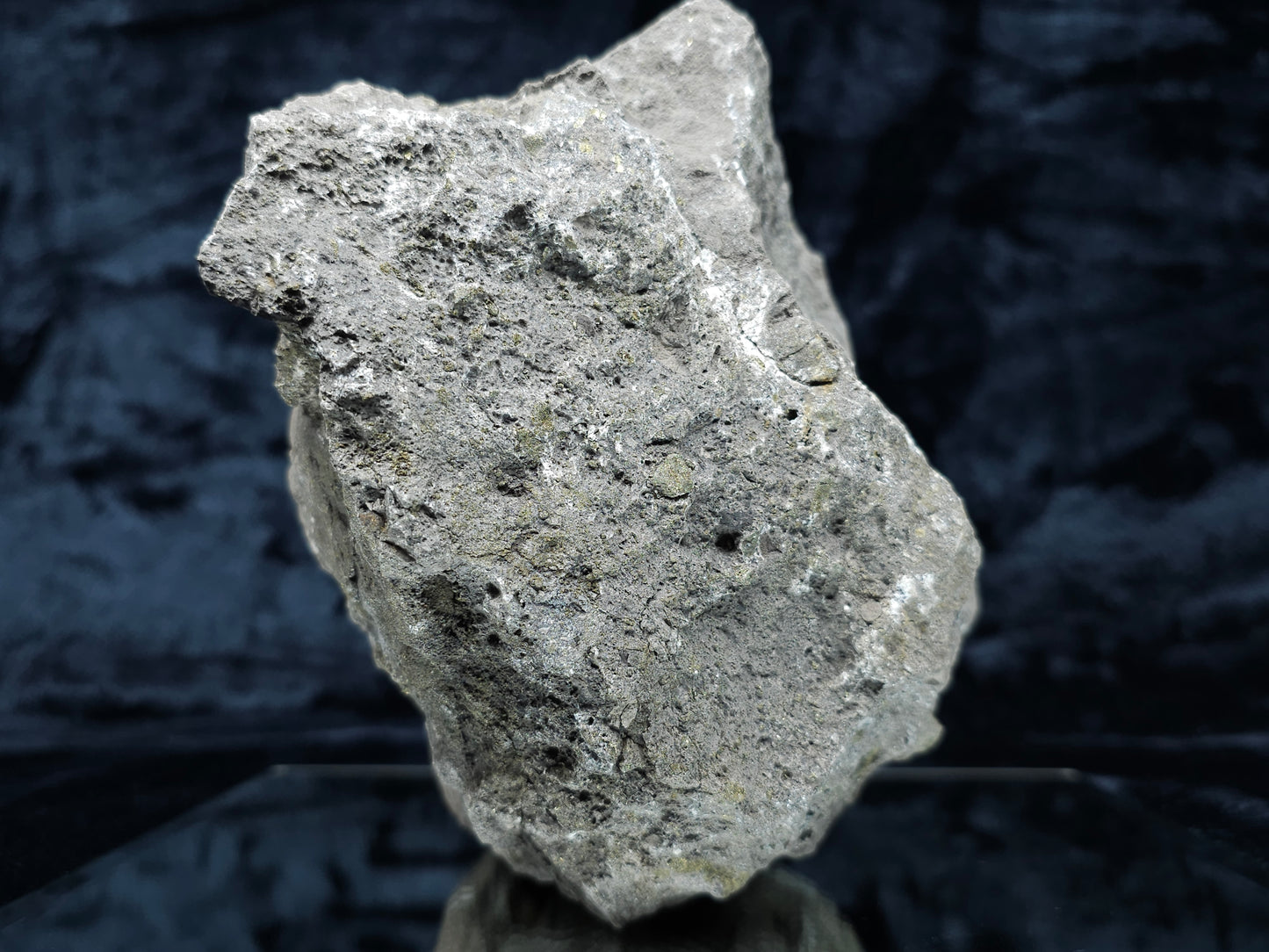 #33133 Super clear Nailhead Spar Calcite geode with Chalcopyrite ore and multiple small fossils in the matrix