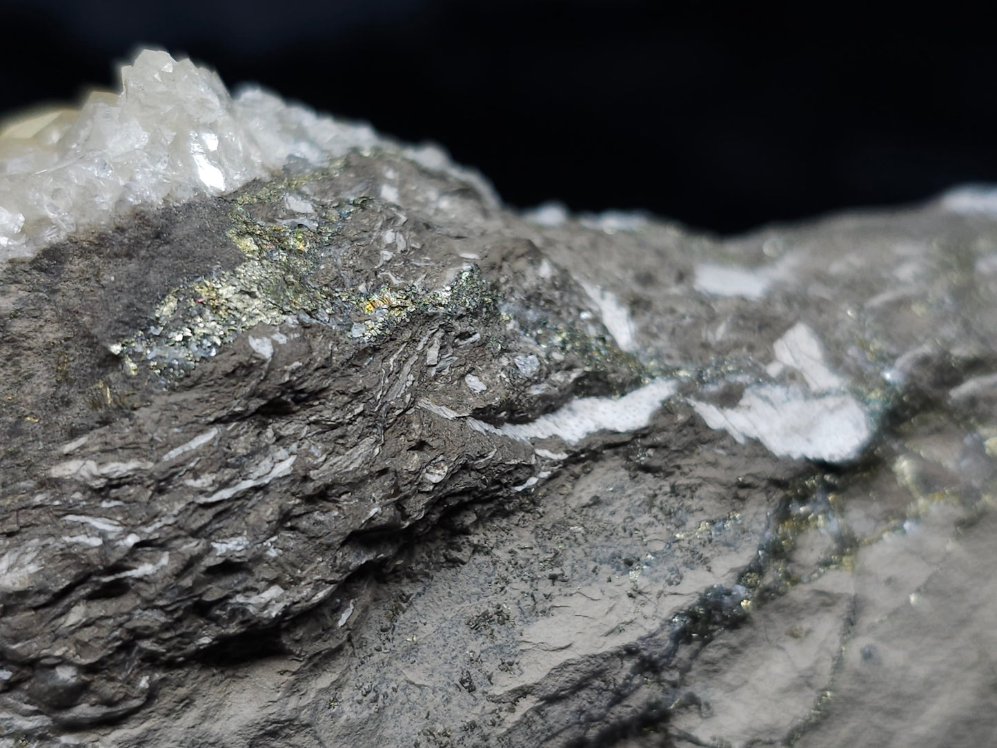 #33138 Super clear Nailhead Spar Calcite cluster with Chalcopyrite ore and multiple small fossils in the matrix