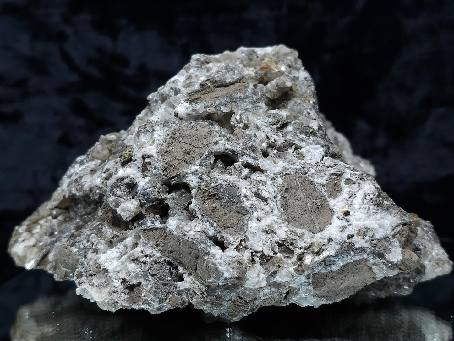 #33131 Super clear Nailhead Spar Calcite geode with Chalcopyrite ore and multiple small fossils in the matrix