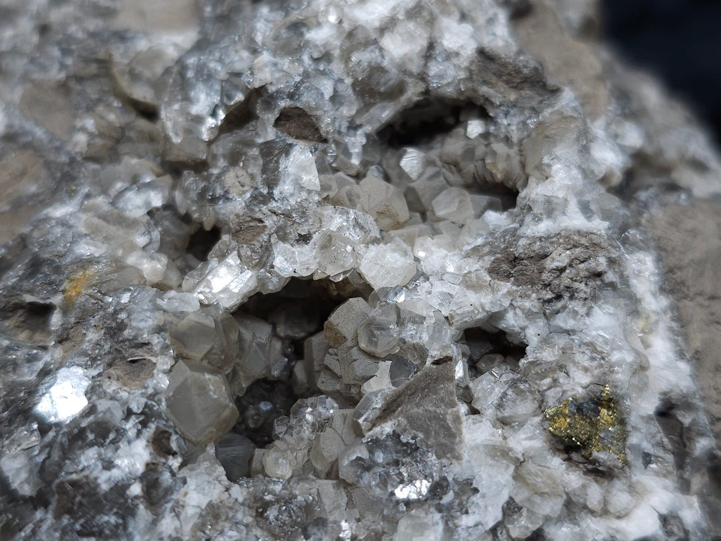 #33131 Super clear Nailhead Spar Calcite geode with Chalcopyrite ore and multiple small fossils in the matrix