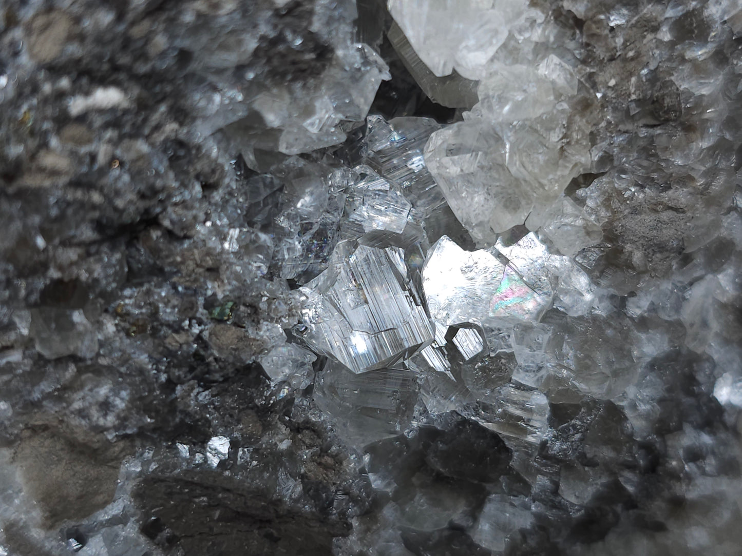 #33131 Super clear Nailhead Spar Calcite geode with Chalcopyrite ore and multiple small fossils in the matrix