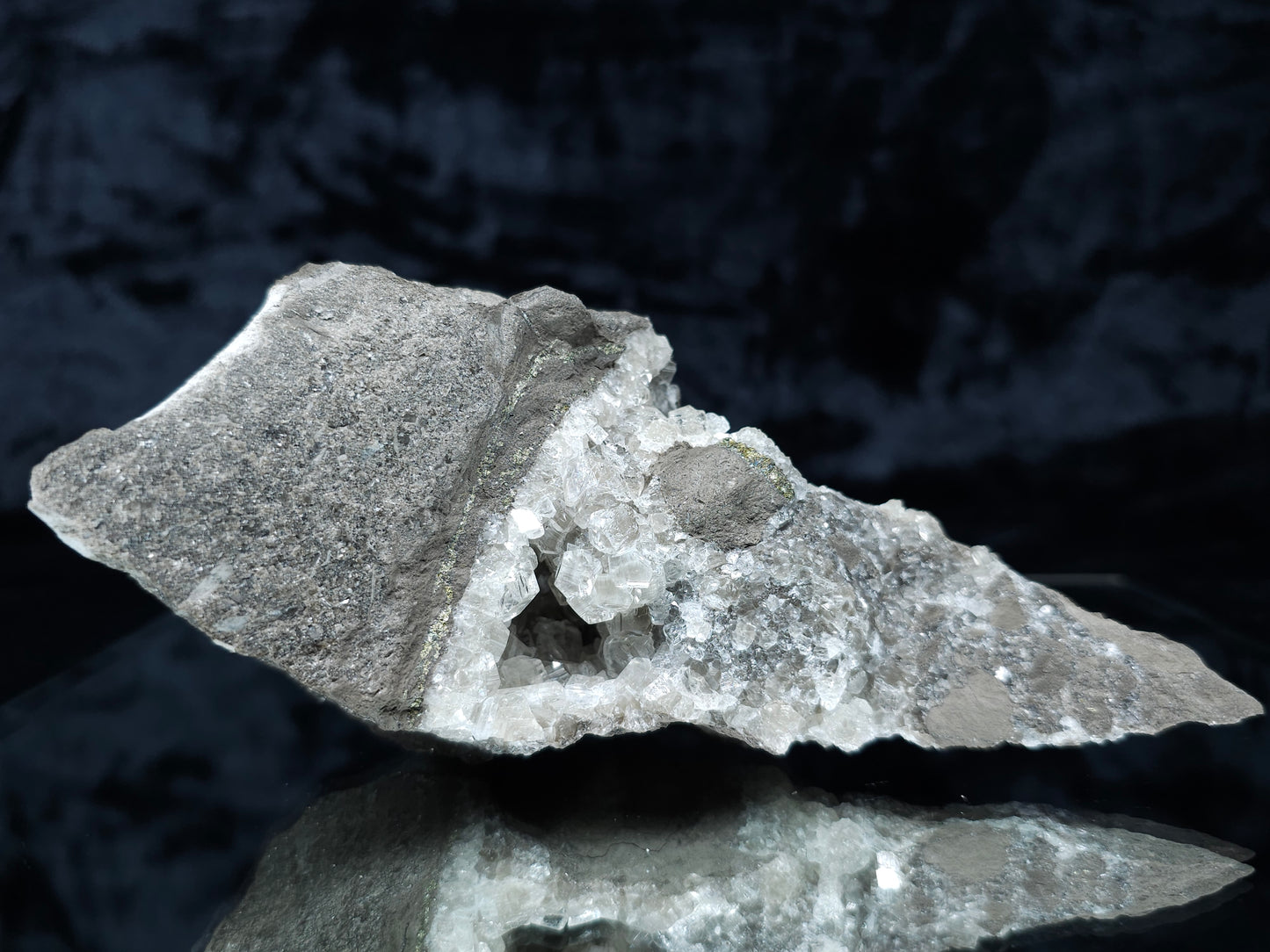 #33146 Super clear Nailhead Spar Calcite geode with Chalcopyrite ore and multiple small fossils in the matrix