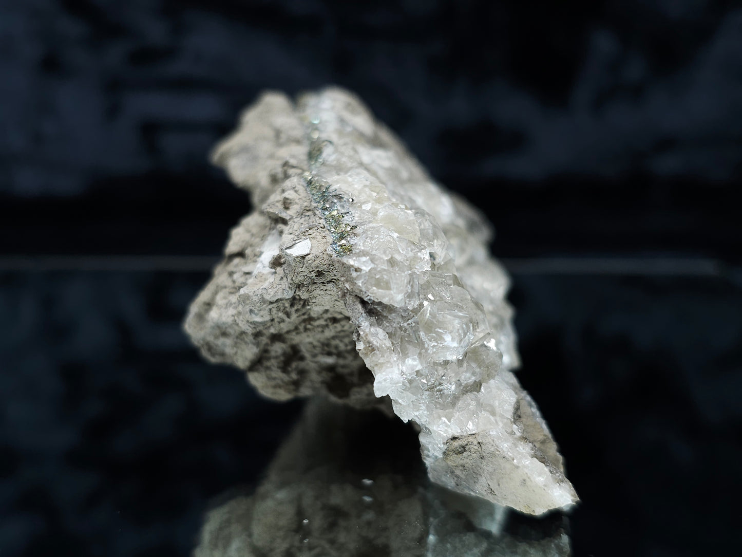 #33143 Super clear Nailhead Spar Calcite cluster with Chalcopyrite ore and multiple small fossils in the matrix