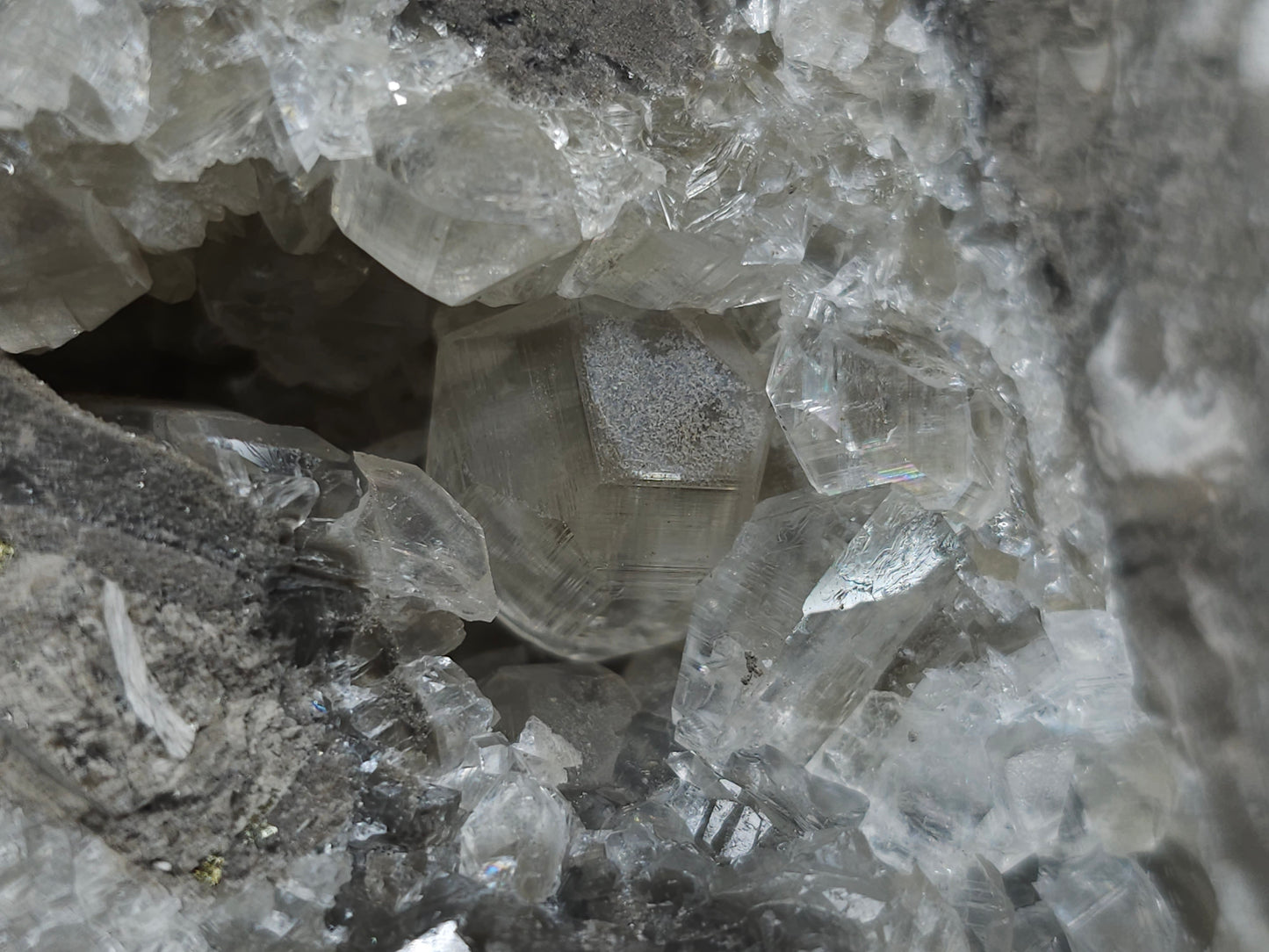 #33150 Super clear Nailhead Spar Calcite geode with Chalcopyrite ore and multiple small fossils in the matrix