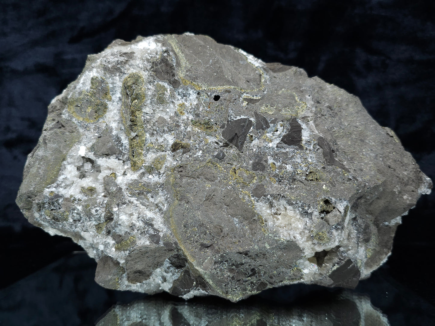 #33145 Super clear Nailhead Spar Calcite geode with Chalcopyrite ore and multiple small fossils in the matrix