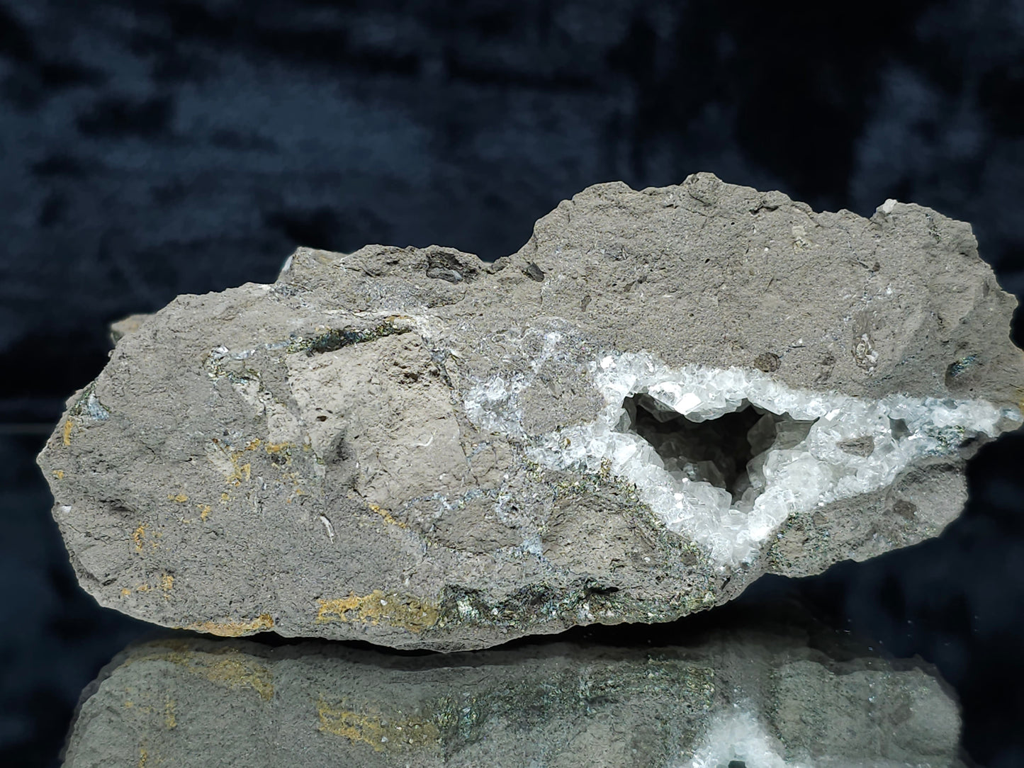 #33141 Super clear Nailhead Spar Calcite geode with Chalcopyrite ore and multiple small fossils in the matrix