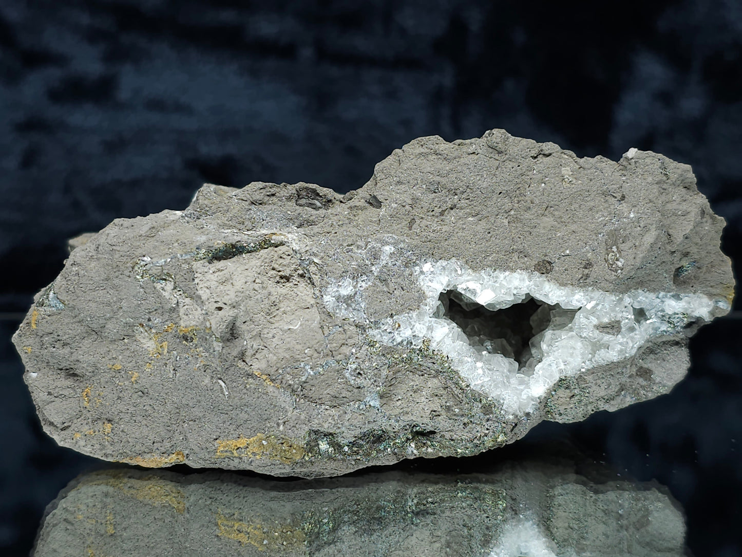 #33141 Super clear Nailhead Spar Calcite geode with Chalcopyrite ore and multiple small fossils in the matrix