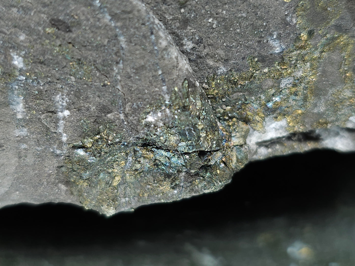 #33134 Super clear Nailhead Spar Calcite cluster with Chalcopyrite ore and multiple small fossils in the matrix