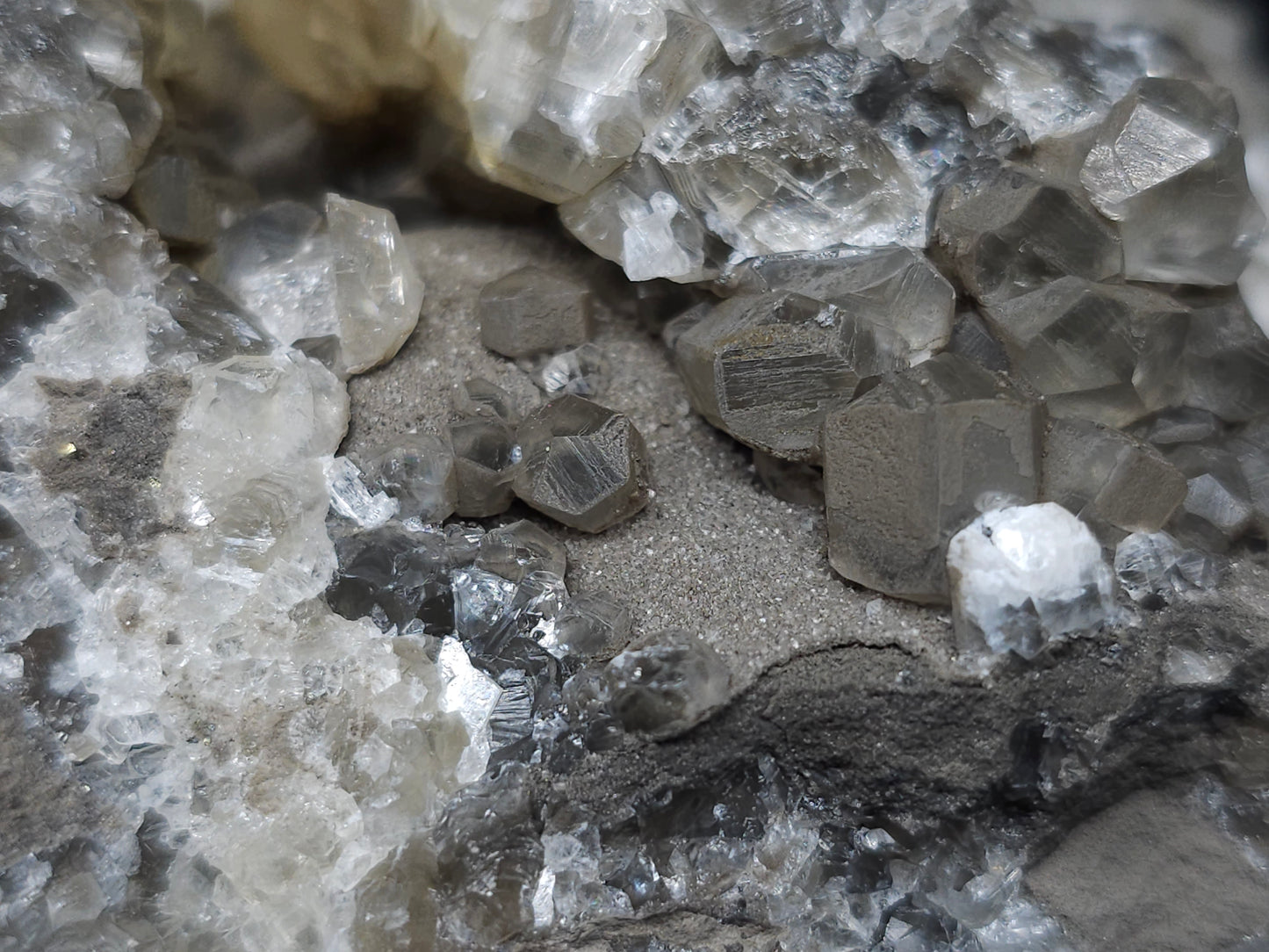 #33148 Super clear Nailhead Spar Calcite cluster with Chalcopyrite ore and multiple small fossils in the matrix