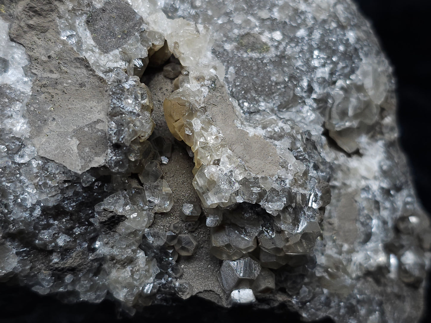 #33148 Super clear Nailhead Spar Calcite cluster with Chalcopyrite ore and multiple small fossils in the matrix