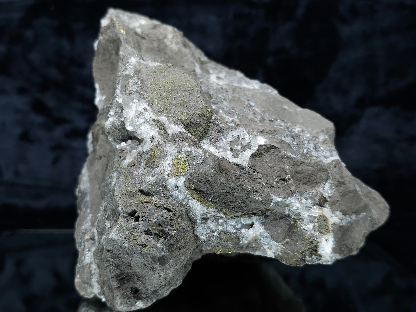 #33137 Super clear Nailhead Spar Calcite geode with Chalcopyrite ore and multiple small fossils in the matrix
