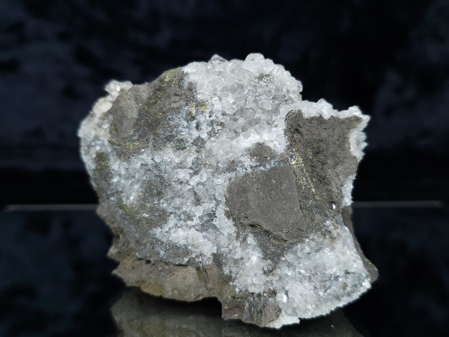 #33147 Super clear Nailhead Spar Calcite cluster with Chalcopyrite ore and multiple small fossils in the matrix