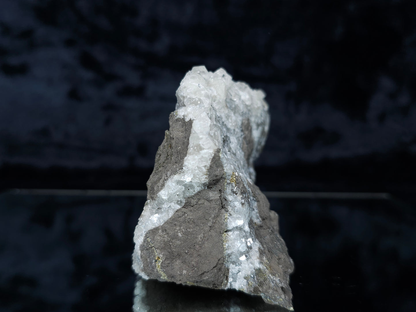 #33147 Super clear Nailhead Spar Calcite cluster with Chalcopyrite ore and multiple small fossils in the matrix