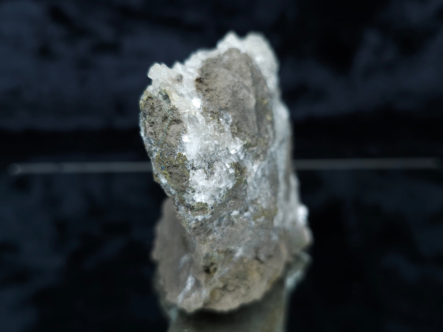 #33147 Super clear Nailhead Spar Calcite cluster with Chalcopyrite ore and multiple small fossils in the matrix