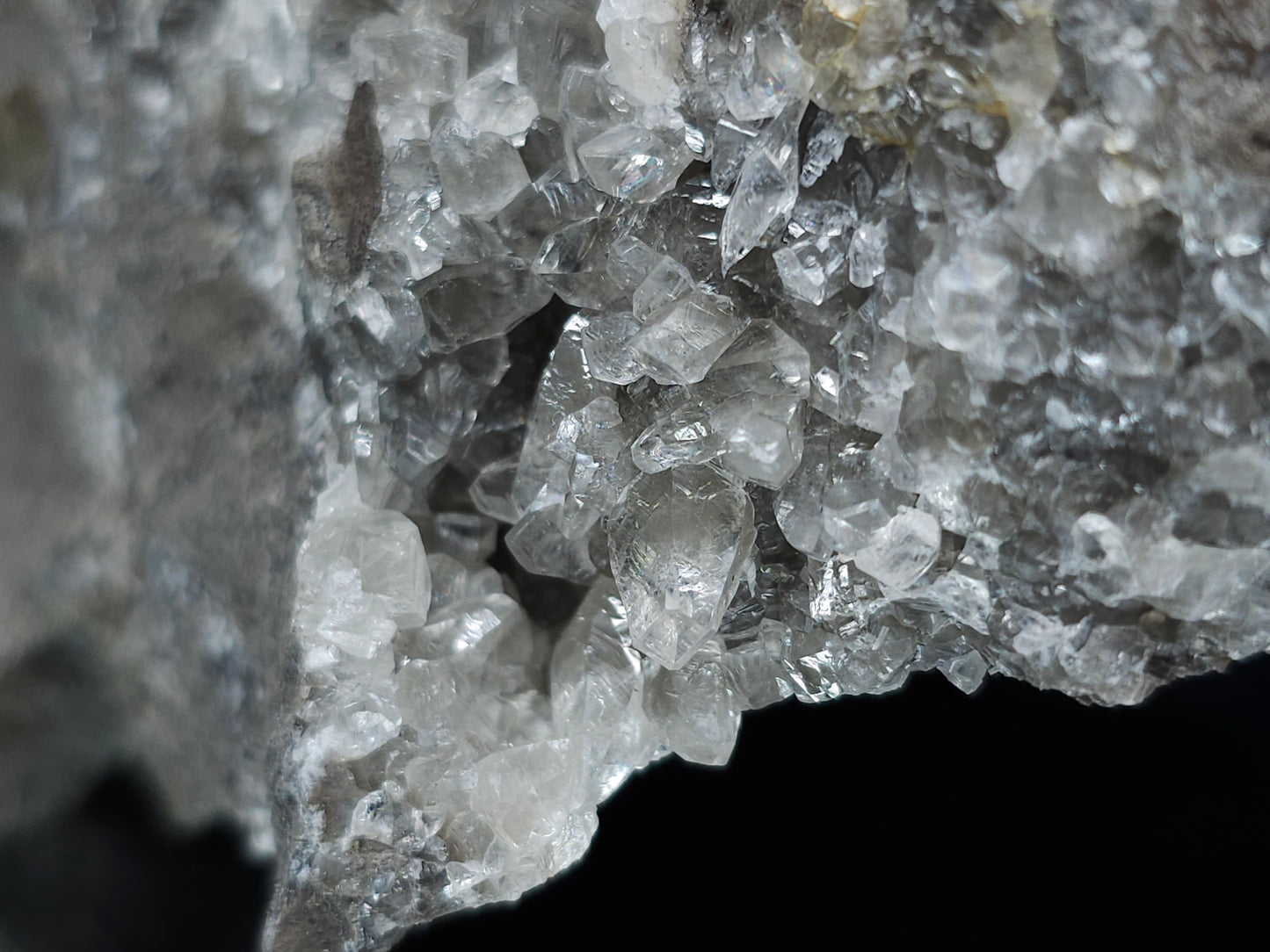 #33152 Super clear Nailhead Spar Calcite geode, Chalcopyrite ore and multiple small fossils in the matrix