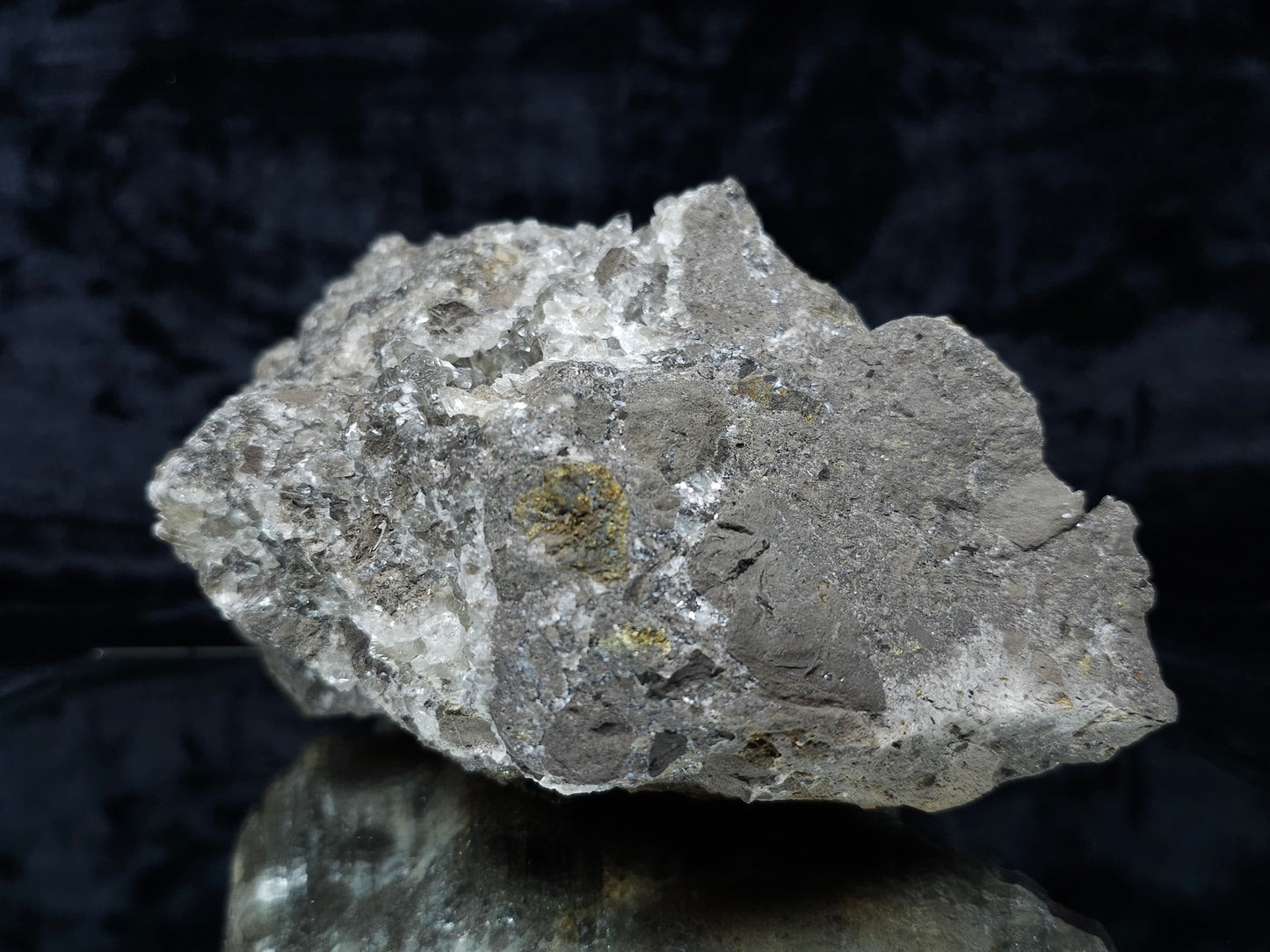 #33152 Super clear Nailhead Spar Calcite geode, Chalcopyrite ore and multiple small fossils in the matrix