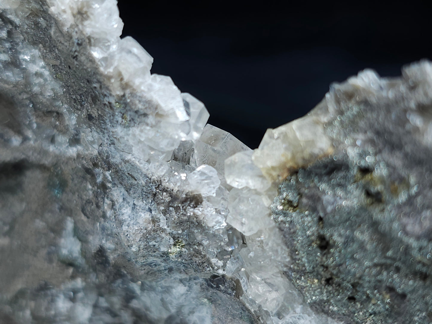 #33154 Super clear Nailhead Spar Calcite cluster with Chalcopyrite ore and multiple small fossils in the matrix