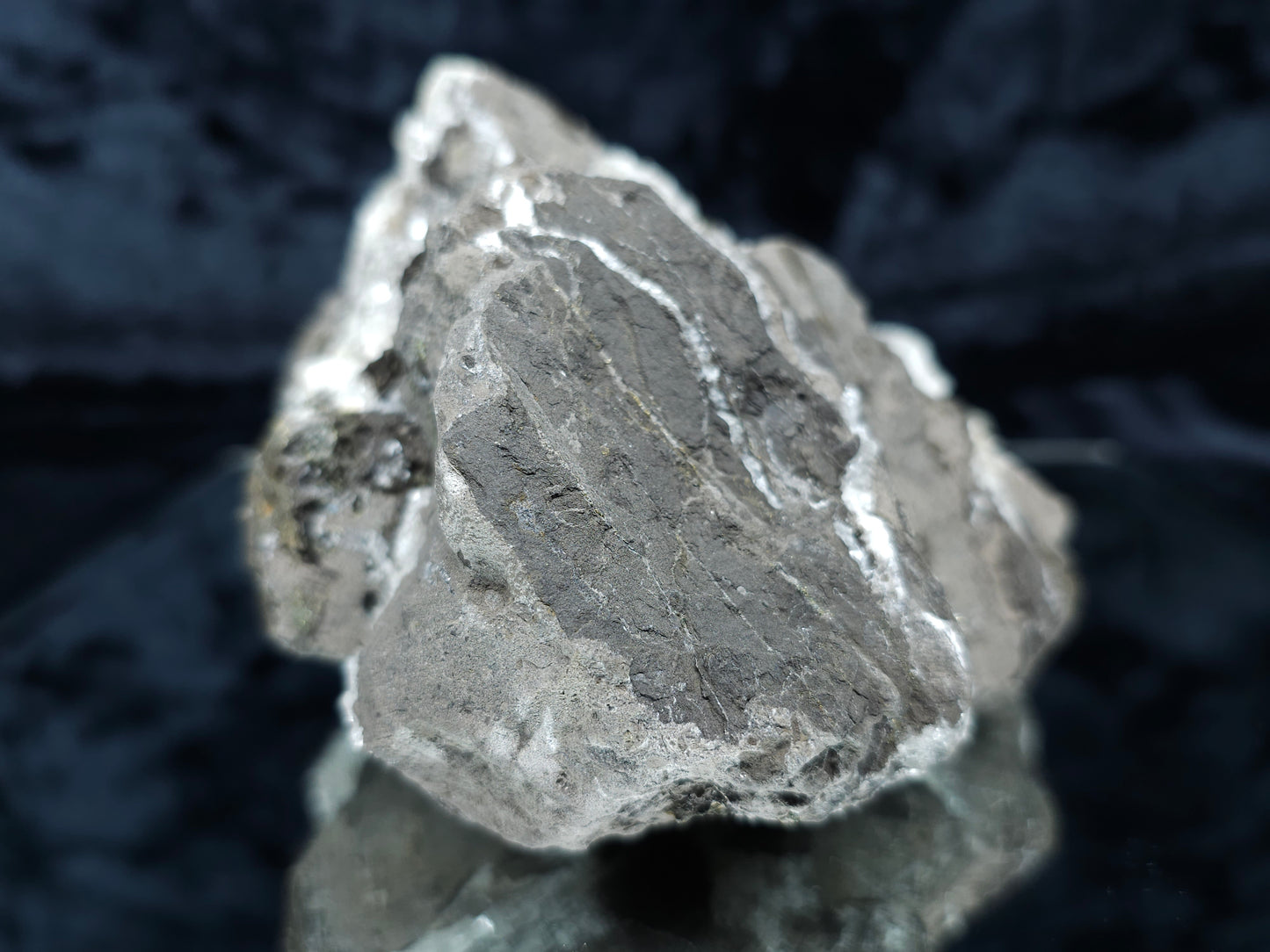 #33153 Super clear Nailhead Spar Calcite cluster with Chalcopyrite ore and multiple small fossils in the matrix