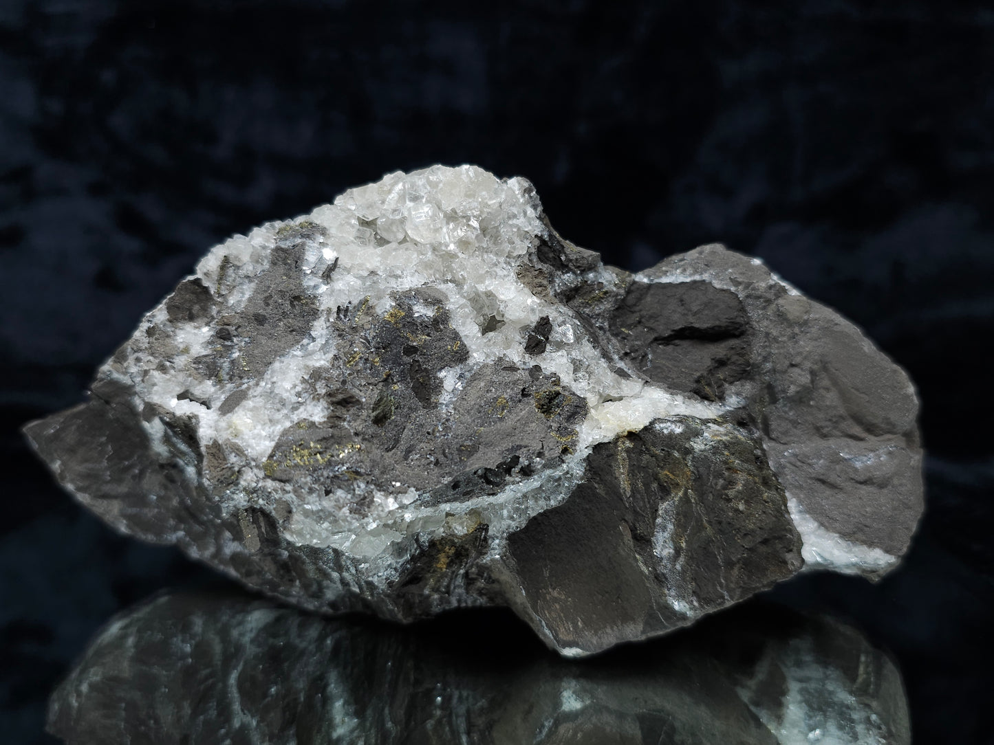 #33153 Super clear Nailhead Spar Calcite cluster with Chalcopyrite ore and multiple small fossils in the matrix