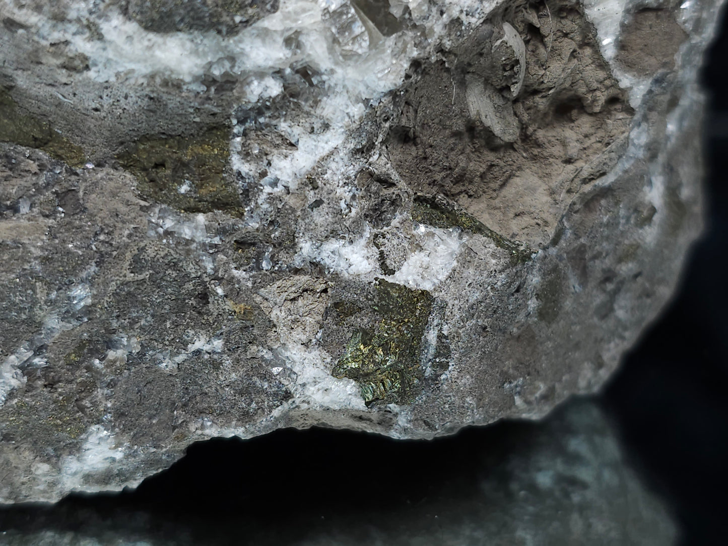 #33155 Super clear Nailhead Spar Calcite cluster with Chalcopyrite ore and multiple small fossils in the matrix