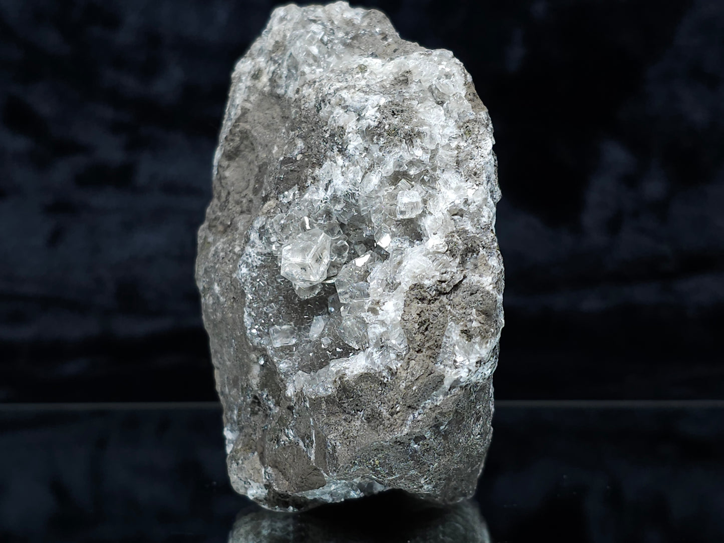 #33155 Super clear Nailhead Spar Calcite cluster with Chalcopyrite ore and multiple small fossils in the matrix