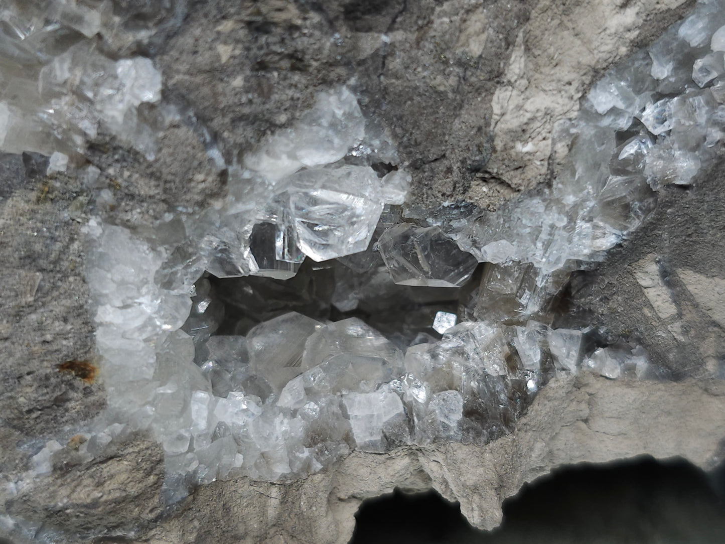 #33158 Super clear Nailhead Spar Calcite geode with Chalcopyrite ore and multiple small fossils in the matrix