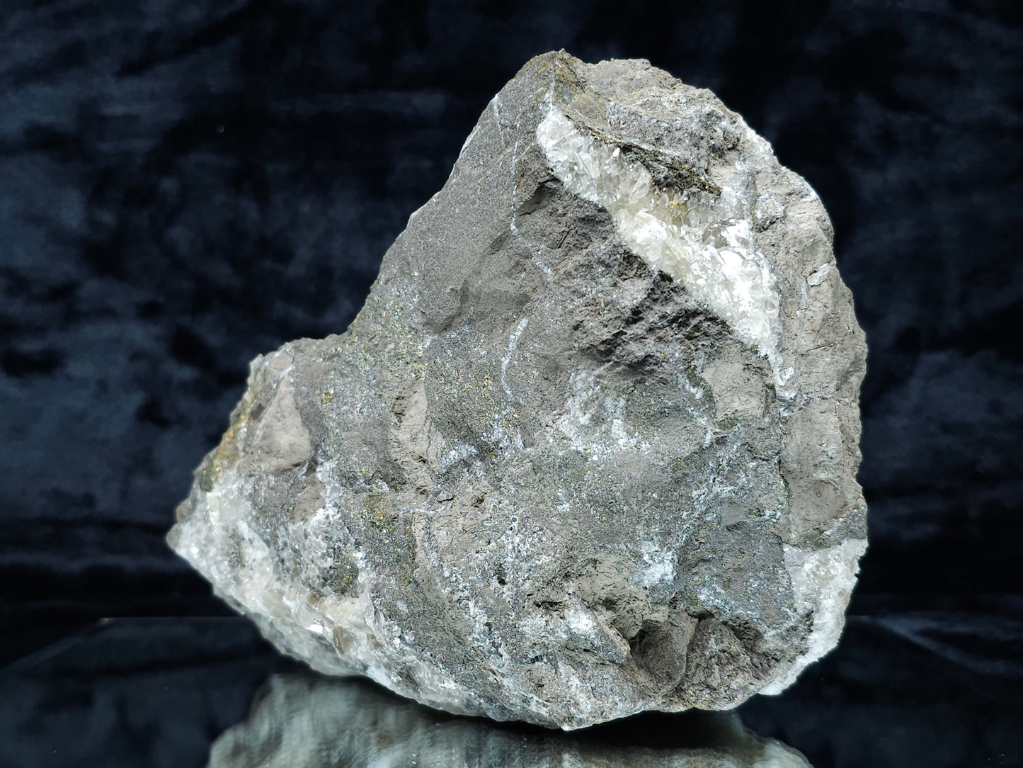 #33159 Super clear Nailhead Spar Calcite geode with Chalcopyrite ore and multiple small fossils in the matrix