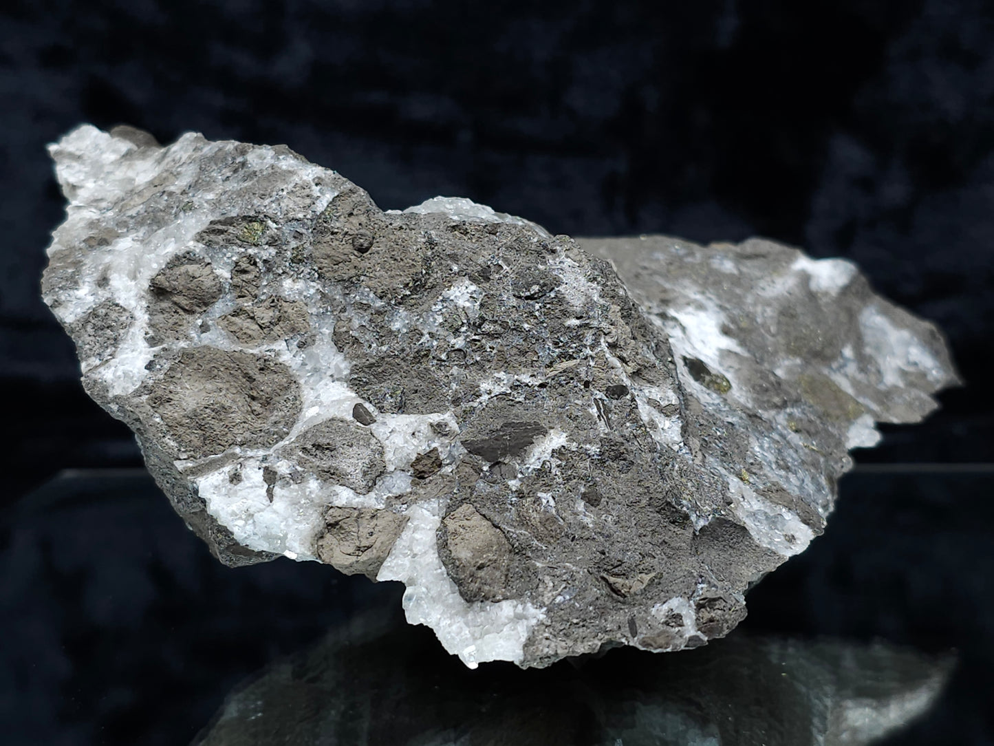 #33160 Super clear Nailhead Spar Calcite geode with Chalcopyrite ore and multiple small fossils in the matrix