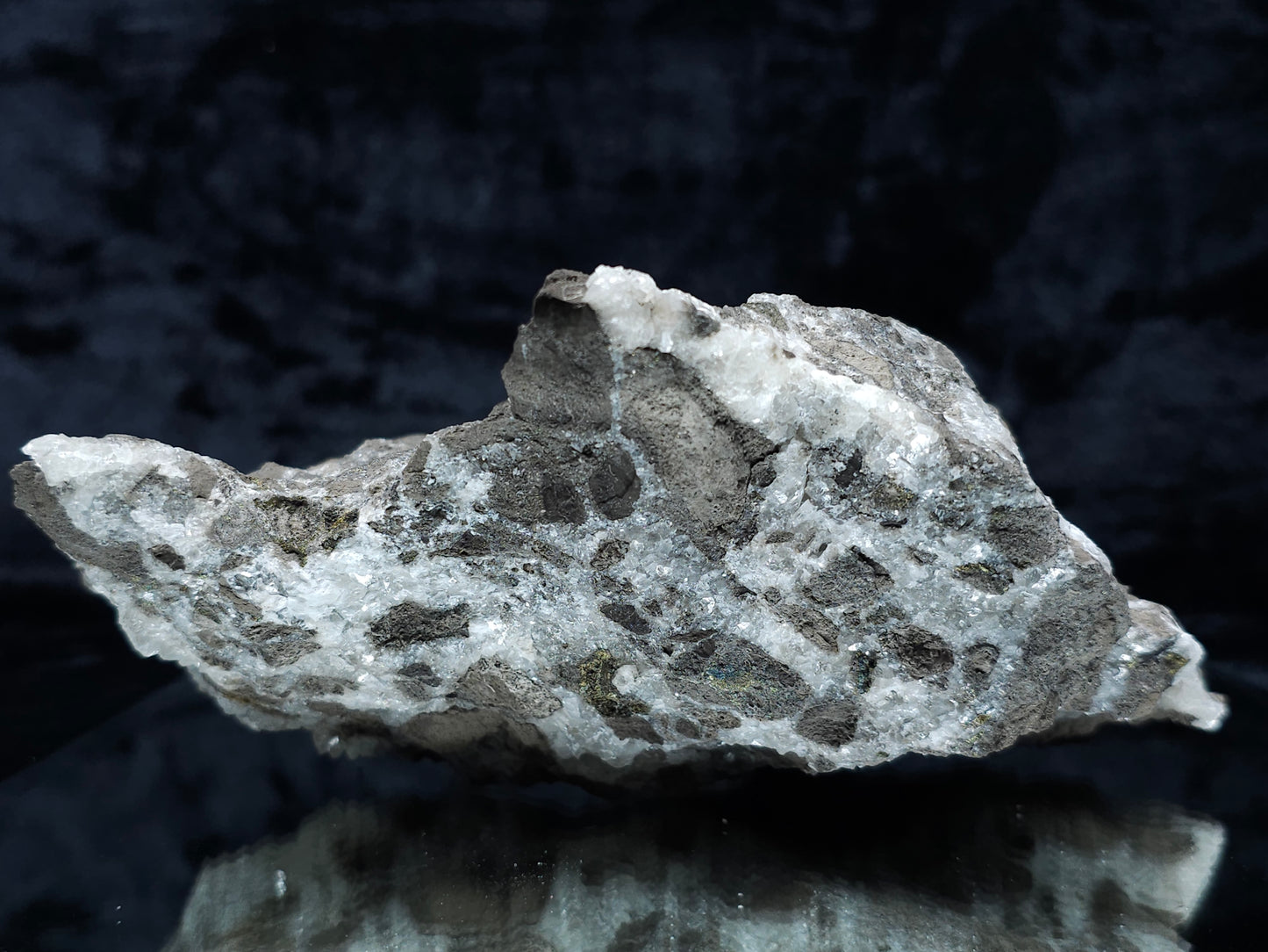 #33160 Super clear Nailhead Spar Calcite geode with Chalcopyrite ore and multiple small fossils in the matrix