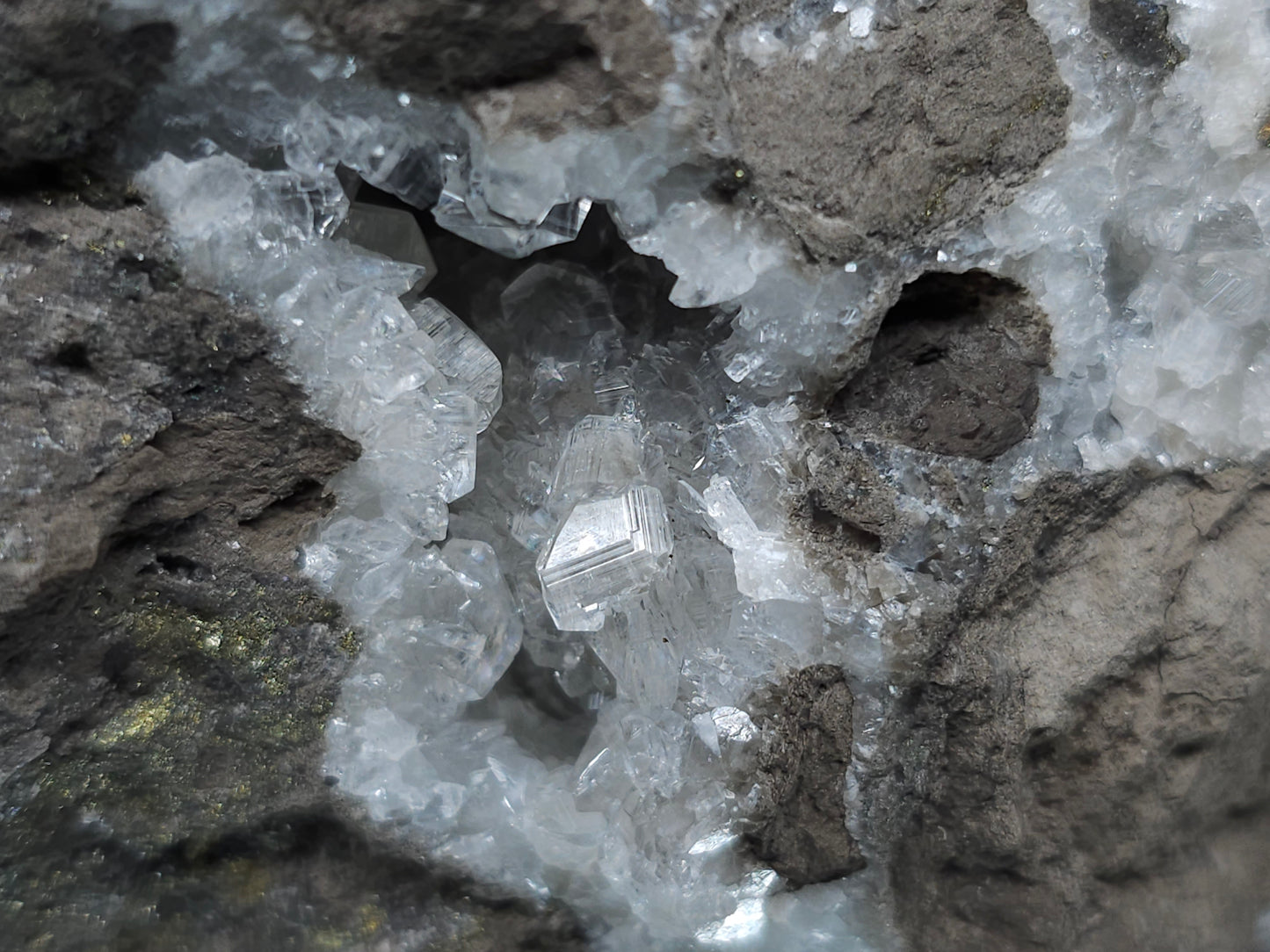 #33160 Super clear Nailhead Spar Calcite geode with Chalcopyrite ore and multiple small fossils in the matrix