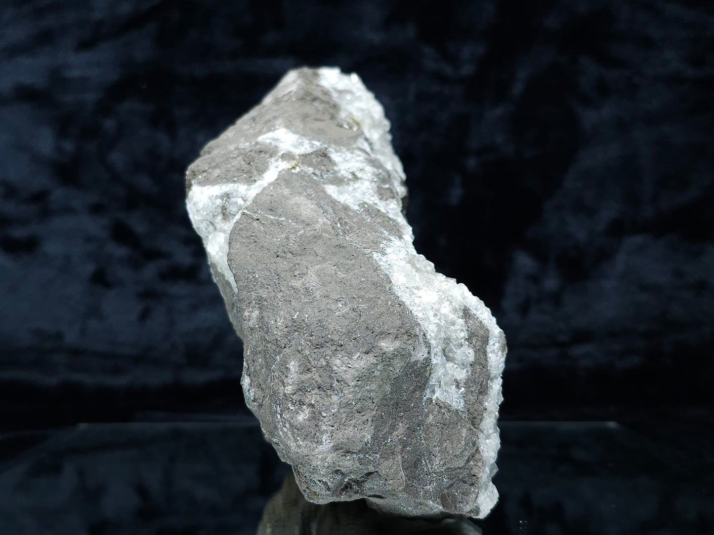 #33163 Super clear Nailhead Spar Calcite geode with Chalcopyrite ore and multiple small fossils in the matrix