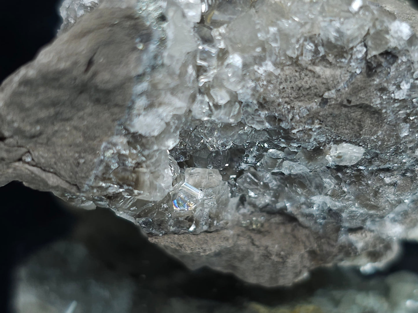 #33165 Super clear Nailhead Spar Calcite cluster with Chalcopyrite ore and multiple small fossils in the matrix